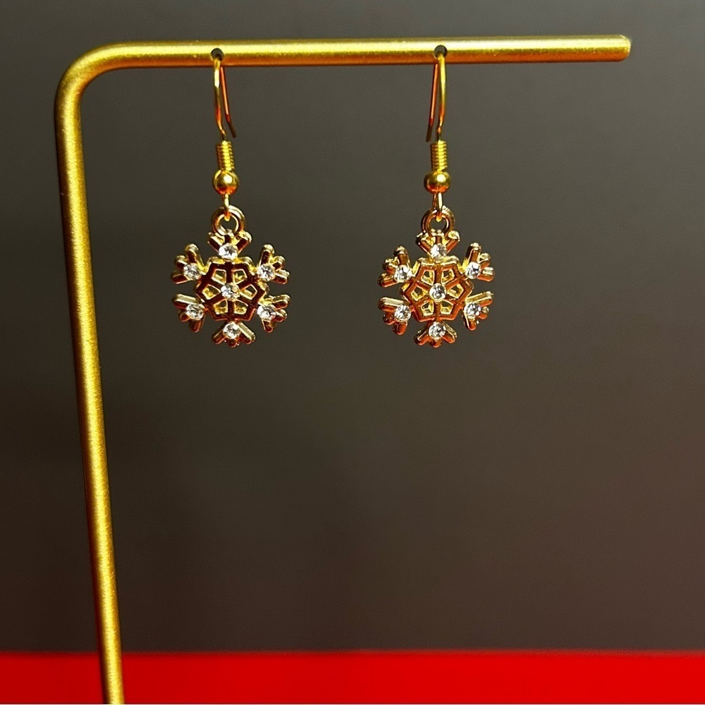 Festive Holiday Theme Christmas Snowflake Earrings